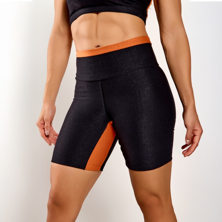 Short Micro Canelado Preto com Recortes Âmbar